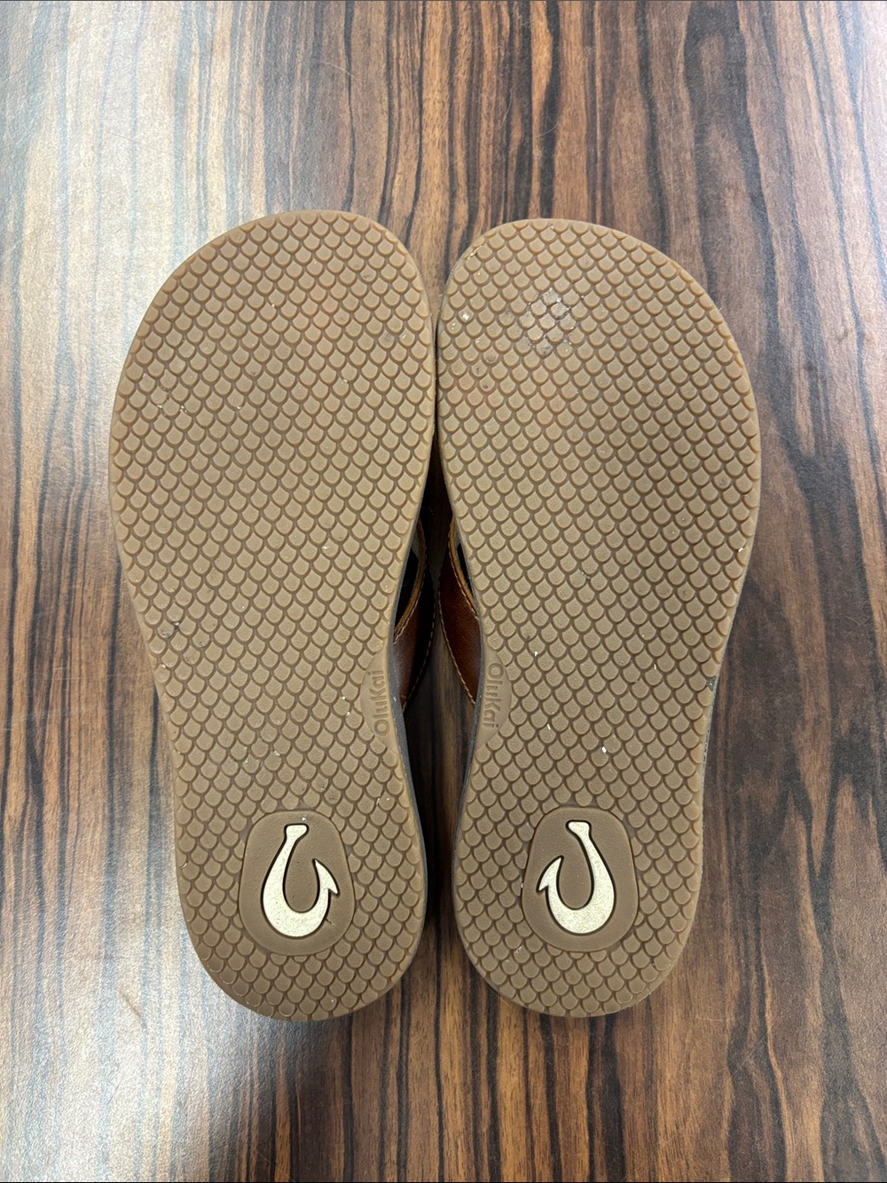 Olukai - Womens Paniolo Sandals, size 7  US womens, color brown. - Picture 4 of 5